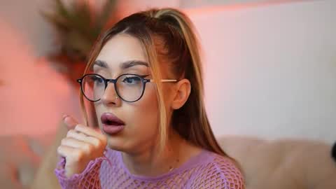 Snapshot of aileenaxa chatting on 11.12.25 Aileen online show from 11.12.25