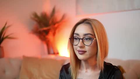 Snapshot of aileenaxa chatting on 02.05.26 Aileen online show from 02.05.26