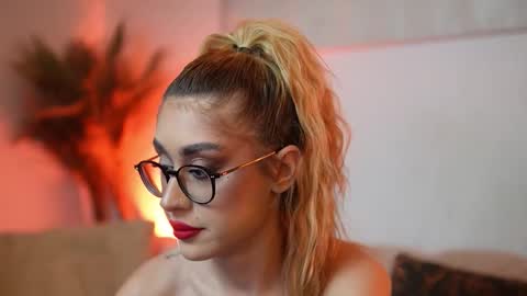 Snapshot of aileenaxa chatting on 02.14.26 Aileen online show from 02.14.26