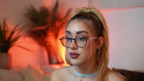 Snapshot of aileenaxa chatting on 02.20.26 Aileen online show from 02.20.26