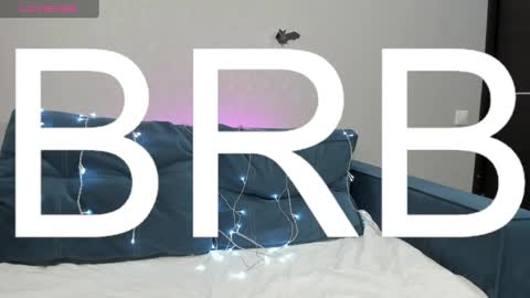 Snapshot of aina_faina chatting on 12.28.24 Aina online show from 12.28.24