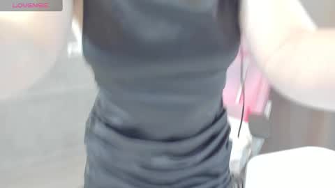 Snapshot of aina_faina chatting on 01.10.25 Aina online show from 01.10.25