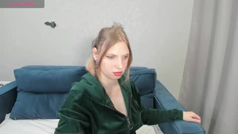 Snapshot of aina_faina chatting on 01.18.25 Aina online show from 01.18.25