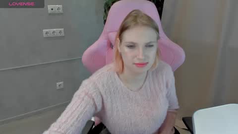 Snapshot of aina_faina chatting on 01.23.25 Aina online show from 01.23.25