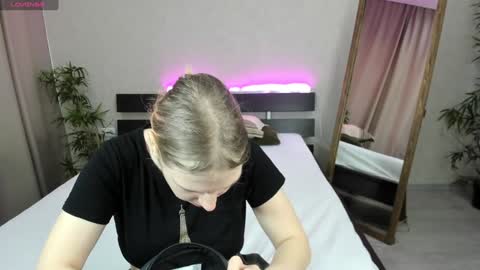 Snapshot of aina_faina chatting on 01.30.25 Aina online show from 01.30.25