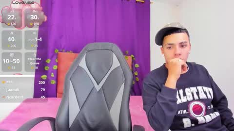 Snapshot of aisha_berry chatting on 10.06.25 aisha_berry online show from 10.06.25