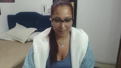 Snapshot of aisha_french chatting on 06.09.26 aisha_french online show from 06.09.26