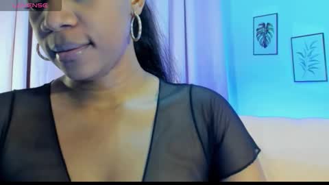 Snapshot of aisha_w10 chatting on 10.08.25 Aisha online show from 10.08.25