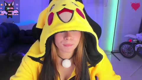 Snapshot of aishelyng20 chatting on 10.15.25 aishelyng20 online show from 10.15.25