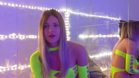 Snapshot of aishhaa chatting on 10.15.25 Aisha online show from 10.15.25