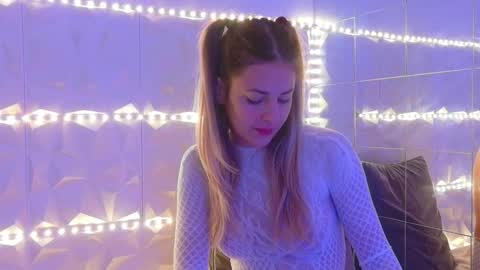 Snapshot of aishhaa chatting on 10.27.25 Aisha online show from 10.27.25