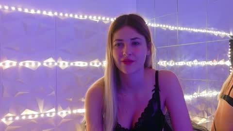 Snapshot of aishhaa chatting on 10.30.25 Aisha online show from 10.30.25