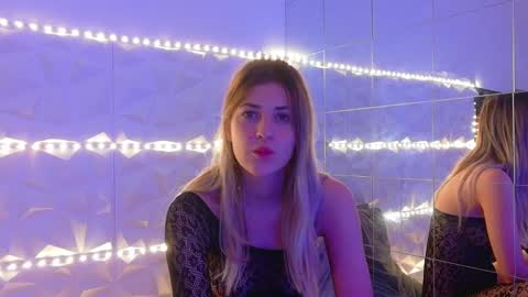 Snapshot of aishhaa chatting on 10.31.25 Aisha online show from 10.31.25