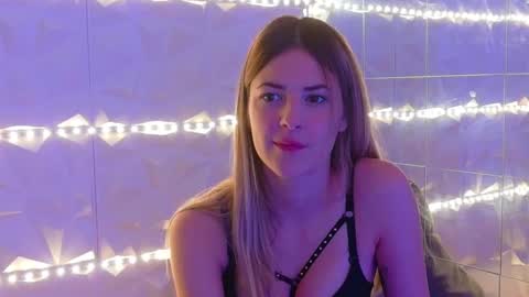 Snapshot of aishhaa chatting on 11.14.25 Aisha online show from 11.14.25