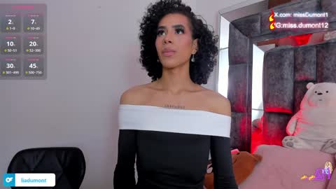 Snapshot of aivadumont chatting on 01.02.25 Queen Dumont online show from 01.02.25