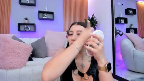 Snapshot of aixa_charless chatting on 10.03.25 Aixa online show from 10.03.25