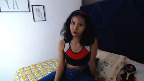 A K A N E  U W U online show from 10.06.25