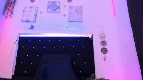 Snapshot of akarirosetti chatting on 10.18.25 akarirosetti online show from 10.18.25