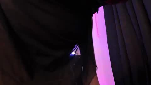 Snapshot of akarirosetti chatting on 10.21.25 akarirosetti online show from 10.21.25