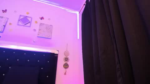 Snapshot of akarirosetti chatting on 10.24.25 akarirosetti online show from 10.24.25