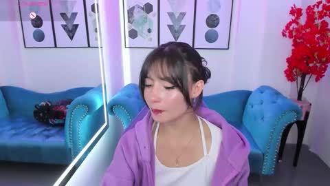 Snapshot of akaza_hakuji_ chatting on 10.10.25 Azaka online show from 10.10.25