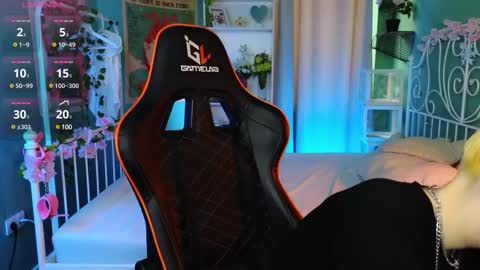 Akemi online show from 03.08.25