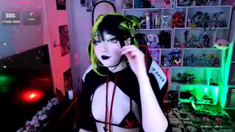 Snapshot of aki__ra chatting on 07.28.26 Aki online show from 07.28.26