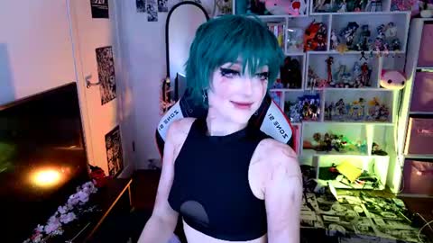 Snapshot of aki__ra chatting on 08.04.26 Aki online show from 08.04.26