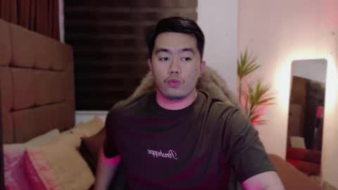 Snapshot of akihiro_morningstar chatting on 12.21.25 Dave online show from 12.21.25