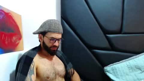 Snapshot of akiles_r chatting on 02.11.26 akiles online show from 02.11.26