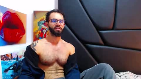 Snapshot of akiles_r chatting on 02.12.26 akiles online show from 02.12.26