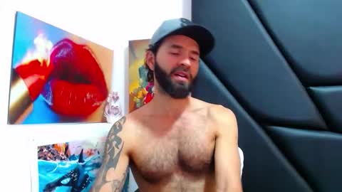 Snapshot of akiles_r chatting on 03.17.26 akiles online show from 03.17.26