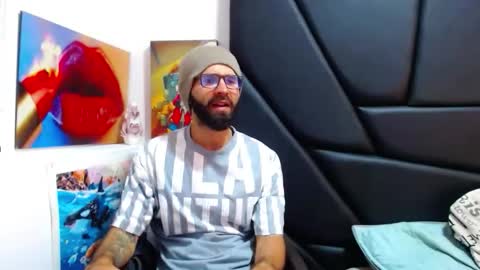 Snapshot of akiles_r chatting on 03.18.26 akiles online show from 03.18.26