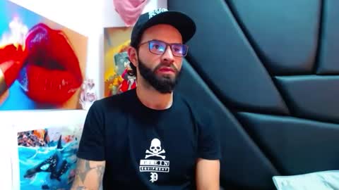 Snapshot of akiles_r chatting on 03.24.26 akiles online show from 03.24.26