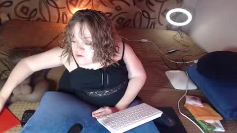 Snapshot of akindmodel chatting on 01.22.25 Natalie online show from 01.22.25