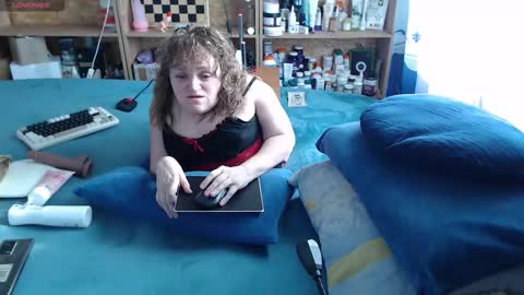 Snapshot of akindmodel chatting on 10.19.25 Natalie online show from 10.19.25