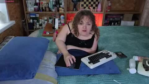 Snapshot of akindmodel chatting on 11.07.25 Natalie online show from 11.07.25