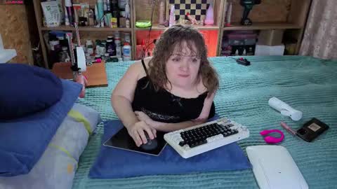 Snapshot of akindmodel chatting on 11.10.25 Natalie online show from 11.10.25