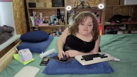 Natalie online show from 12.22.25