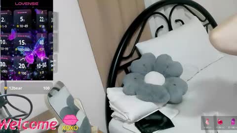 Snapshot of akishaa chatting on 10.28.25 akishaa online show from 10.28.25