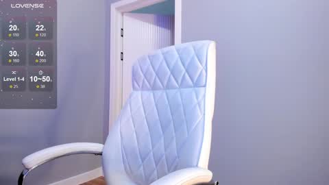 Snapshot of akura_01 chatting on 09.23.25 Akura is here 3 online show from 09.23.25