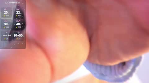 Snapshot of akura_01 chatting on 10.09.25 Akura is here 3 online show from 10.09.25