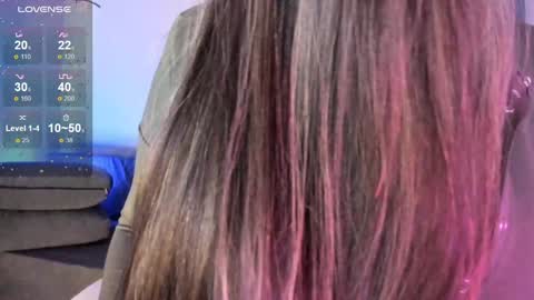 Snapshot of akura_01 chatting on 10.17.25 Akura is here 3 online show from 10.17.25