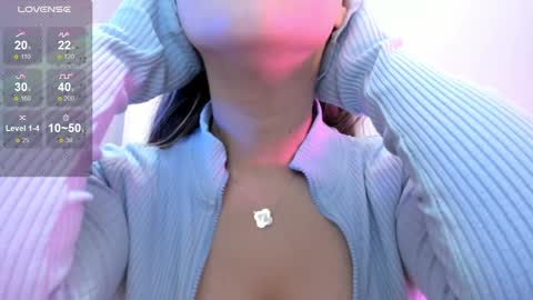 Snapshot of akura_01 chatting on 10.23.25 Akura is here 3 online show from 10.23.25