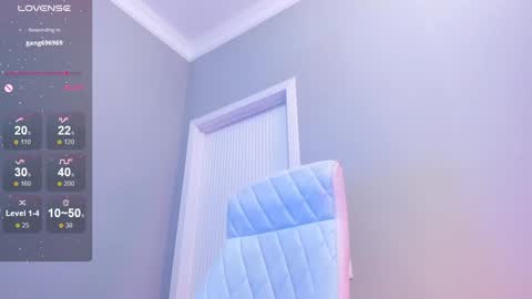 Snapshot of akura_01 chatting on 10.30.25 Akura is here 3 online show from 10.30.25