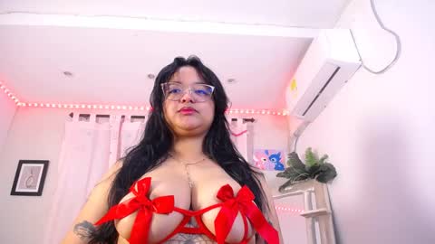 Snapshot of alaia__25 chatting on 09.28.25 alaia__25 online show from 09.28.25