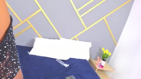 Snapshot of alaia_colins chatting on 02.11.25 alaia_colins online show from 02.11.25