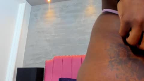 Snapshot of alaia_colins chatting on 09.15.25 alaia_colins online show from 09.15.25