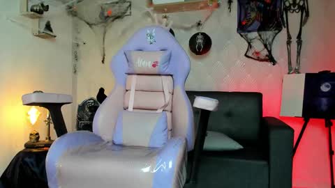 Snapshot of alaia_love77 chatting on 10.31.25 Alaia online show from 10.31.25