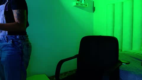 Snapshot of alaiarogers chatting on 10.24.25 Alaia online show from 10.24.25